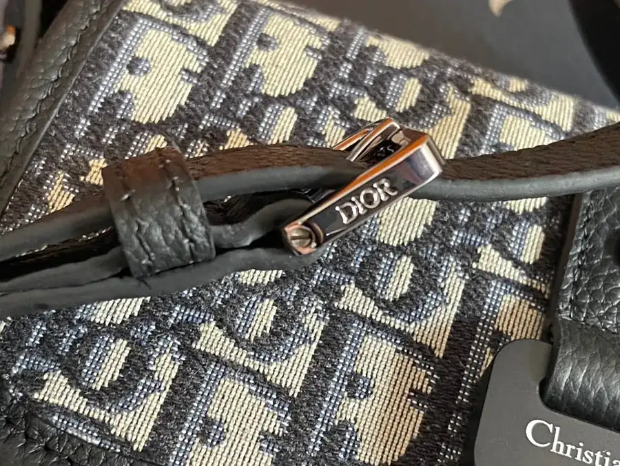 Gallop Messenger Bag Minimalist Design, Premium Materials