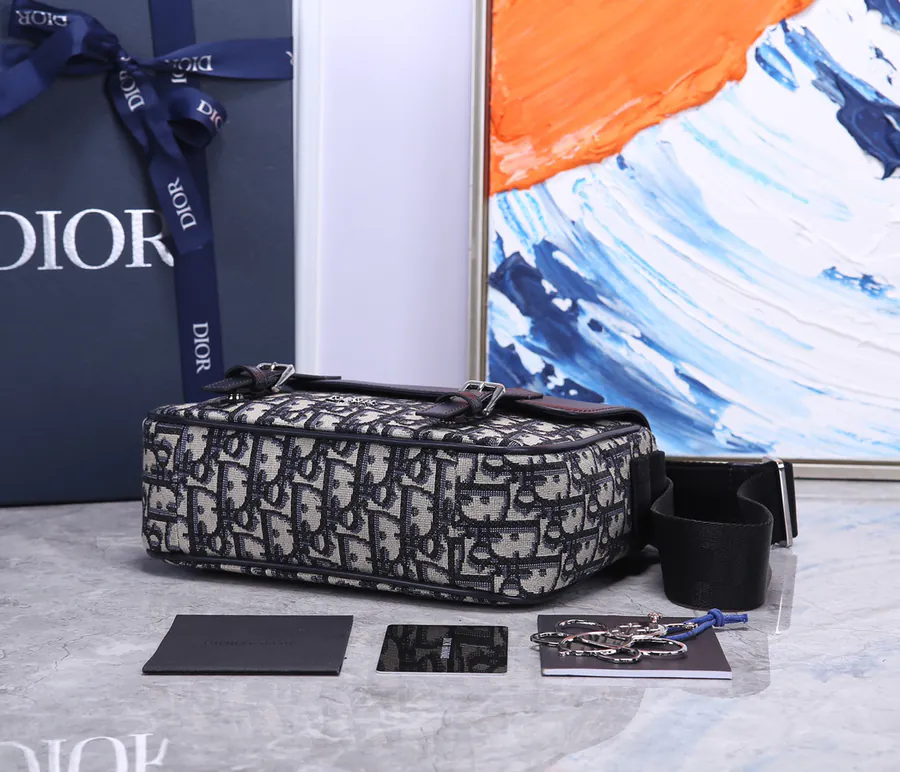 DIO.R Oblique Messenger Bag