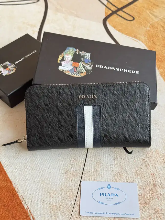 Classic Single Zip Wallet in Blue Italian Grained Calfskin