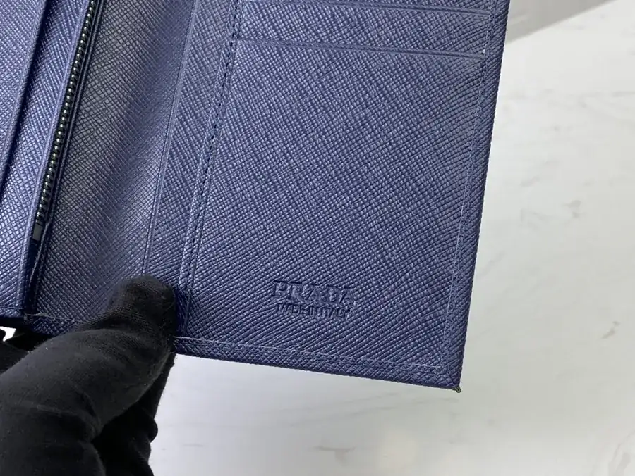 Classic Suit Wallet in Blue ZP Design, Italian Grained Calfskin
