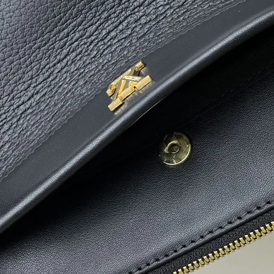 LV Bucket Bag Premium Grained Calfskin 8410 4