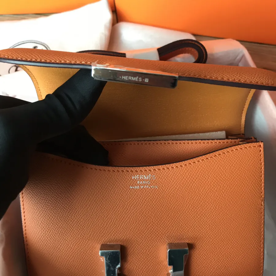 Constance Bucket Bag with 19cm Handle, Grained Calfskin