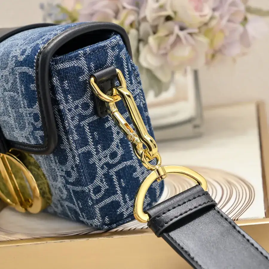 Dio.r 30 Montaigne Mini Box in Grained Calfskin