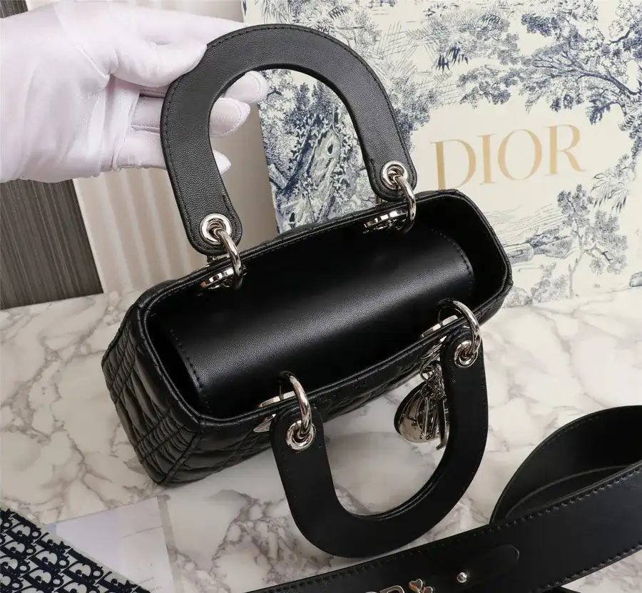 My Lady Letter Series Silver Clasp Lady Bag