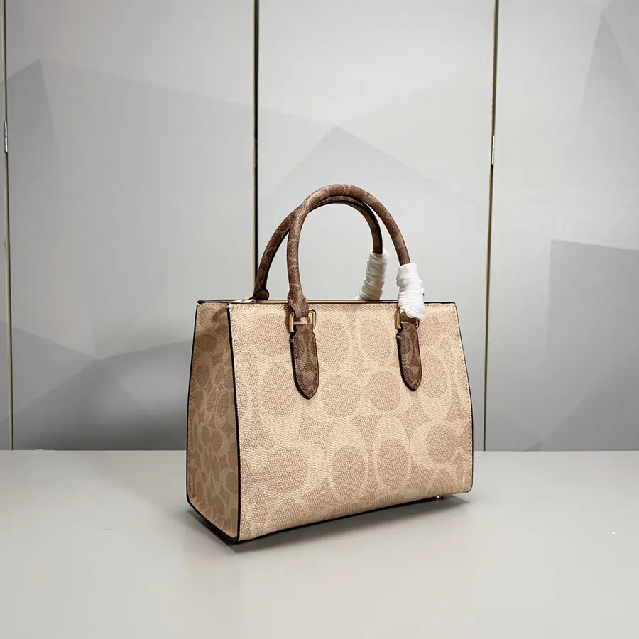 Maggie Tote Coach New Design with Logo Print