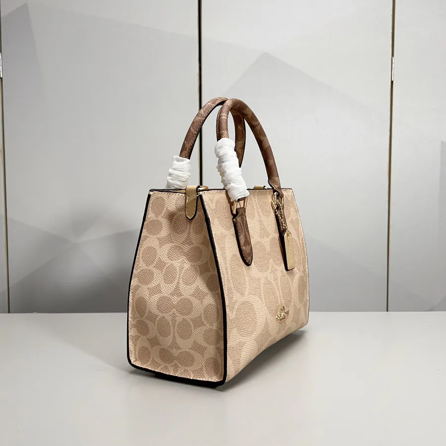 Maggie Tote Coach New Design with Logo Print