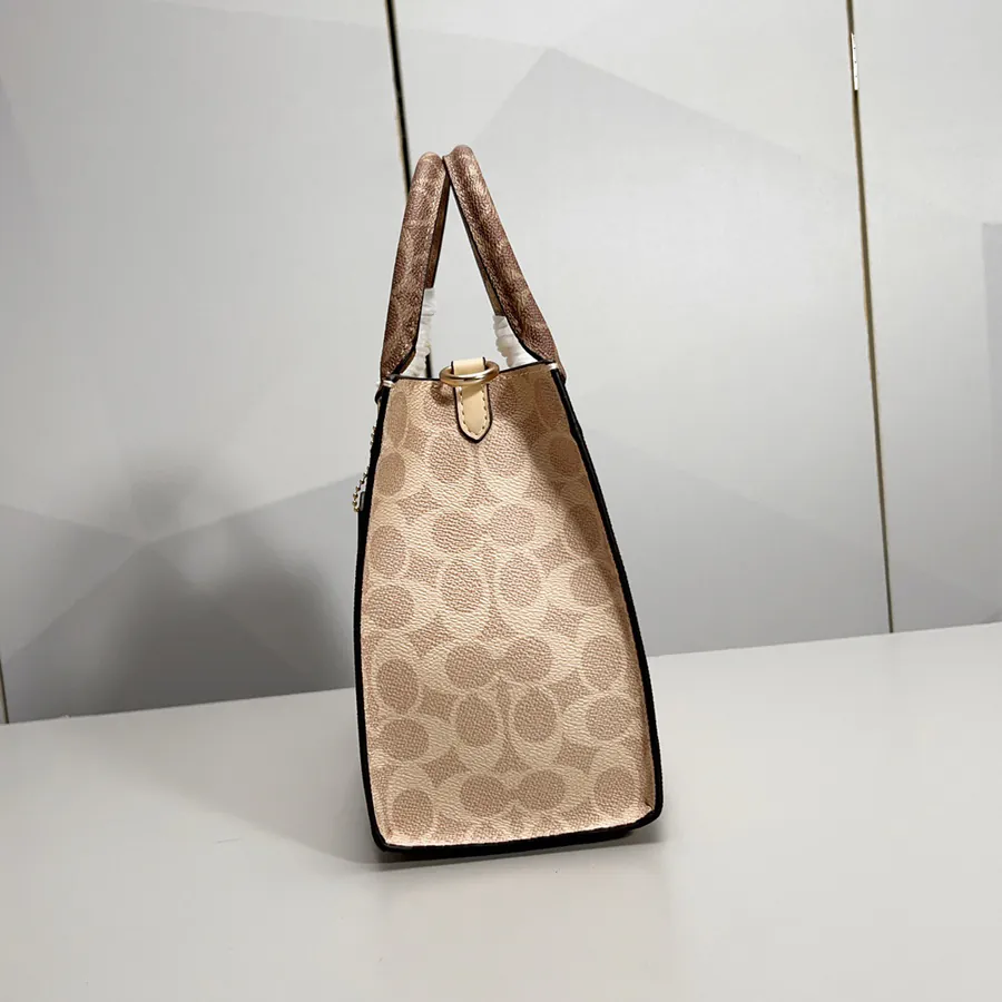 Maggie Tote Coach New Design with Logo Print