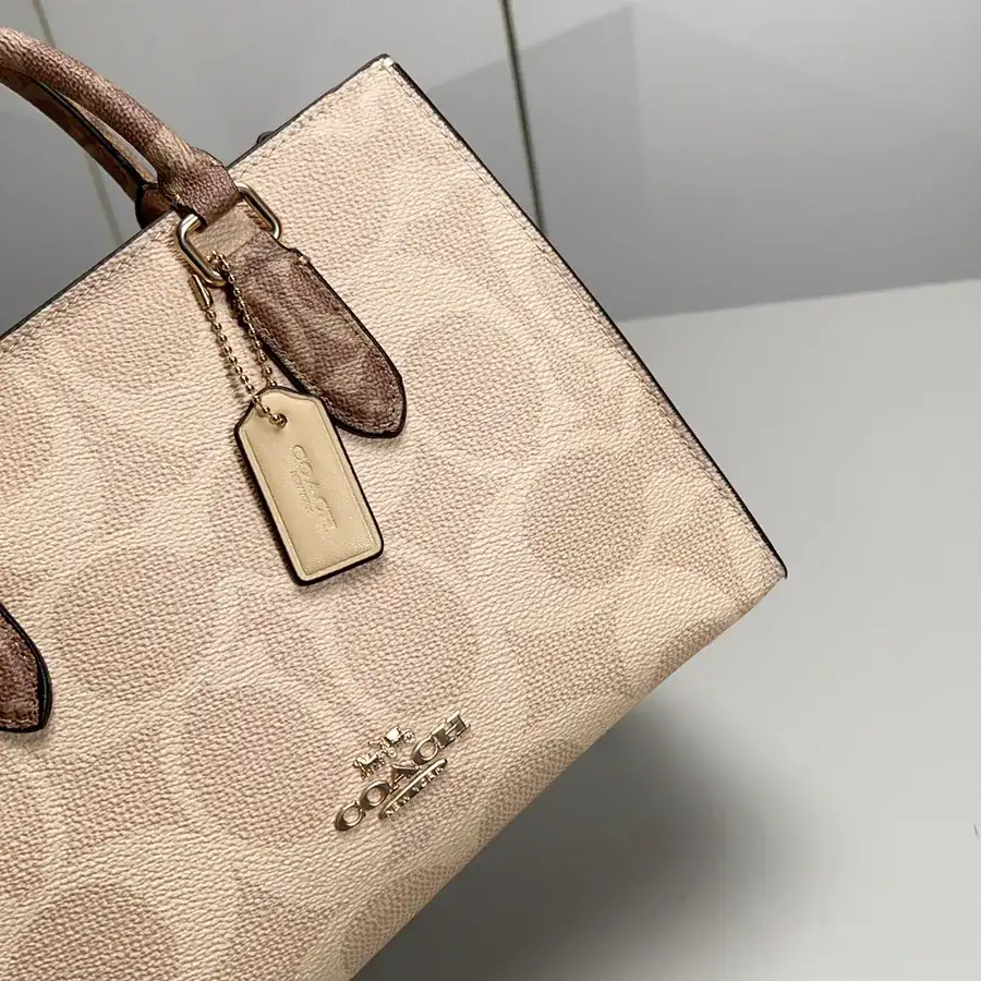 Maggie Tote Coach New Design with Logo Print