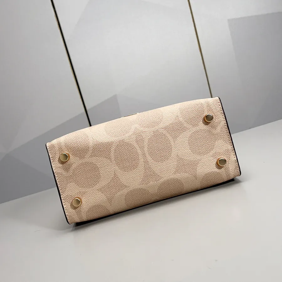 Maggie Tote Coach New Design with Logo Print