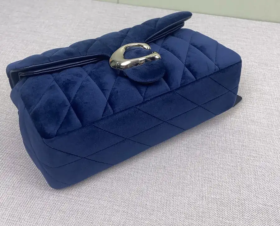 Coach November New Velvet Gem Blue Tabby 26