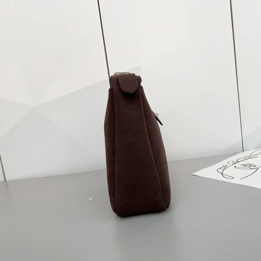 Hadley Hobo Bag 220 Model, CW004