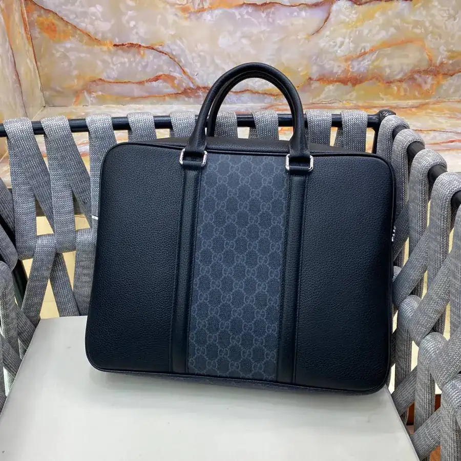 Gucci New Arrival Bucket Bag in Grained Calfskin