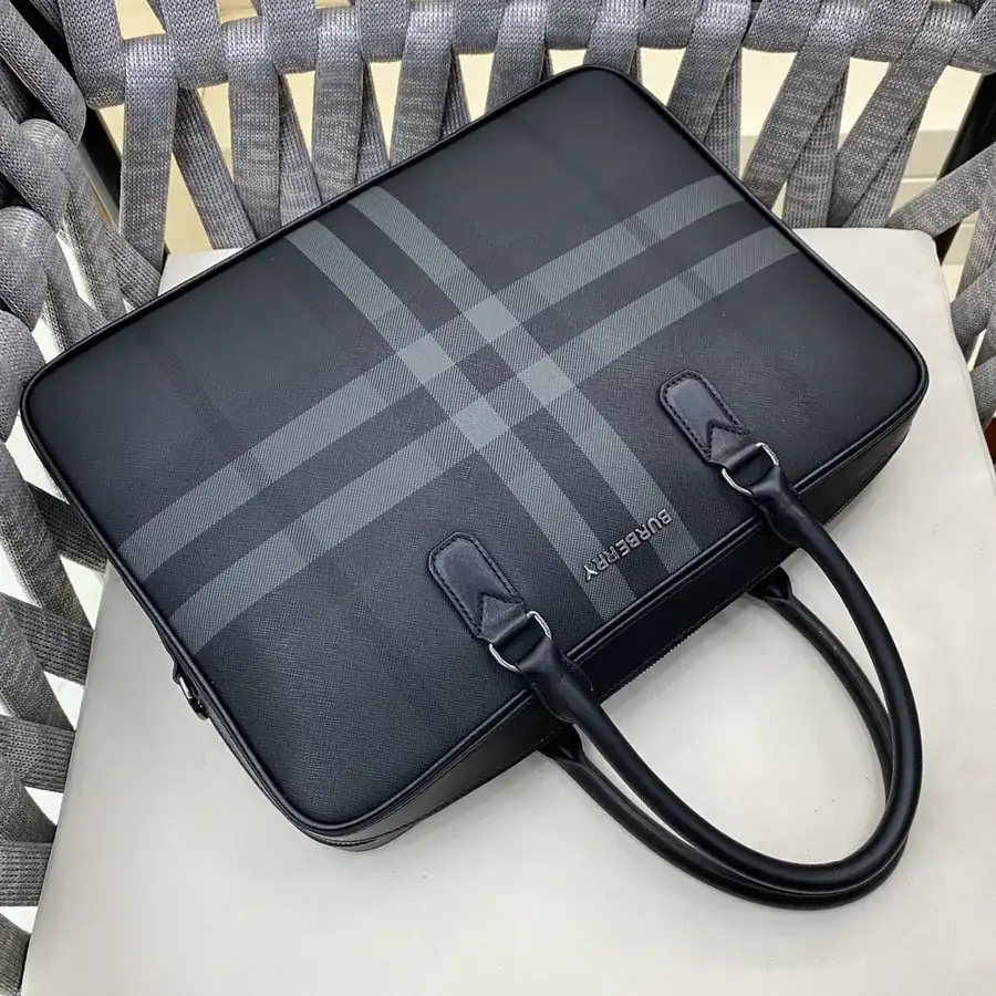 Burberry New Collection Handbag, Premium Original Quality, Size Description: 38X9X28cm