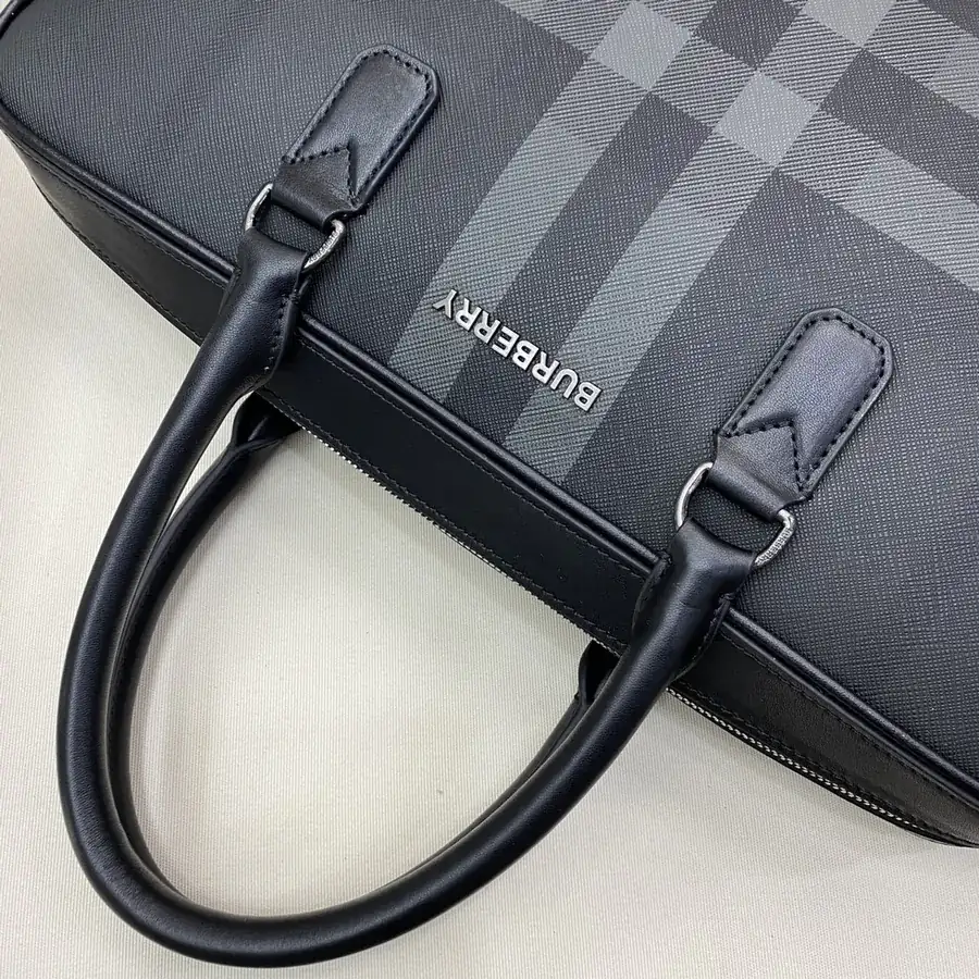 Burberry New Collection Handbag, Premium Original Quality, Size Description: 38X9X28cm