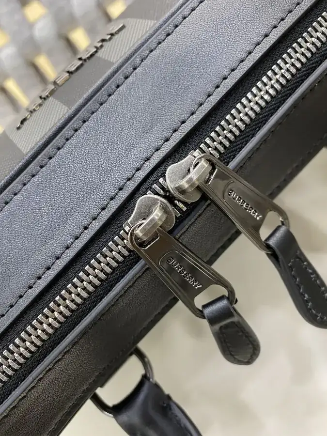 Burberry New Collection Handbag, Premium Original Quality, Size Description: 38X9X28cm
