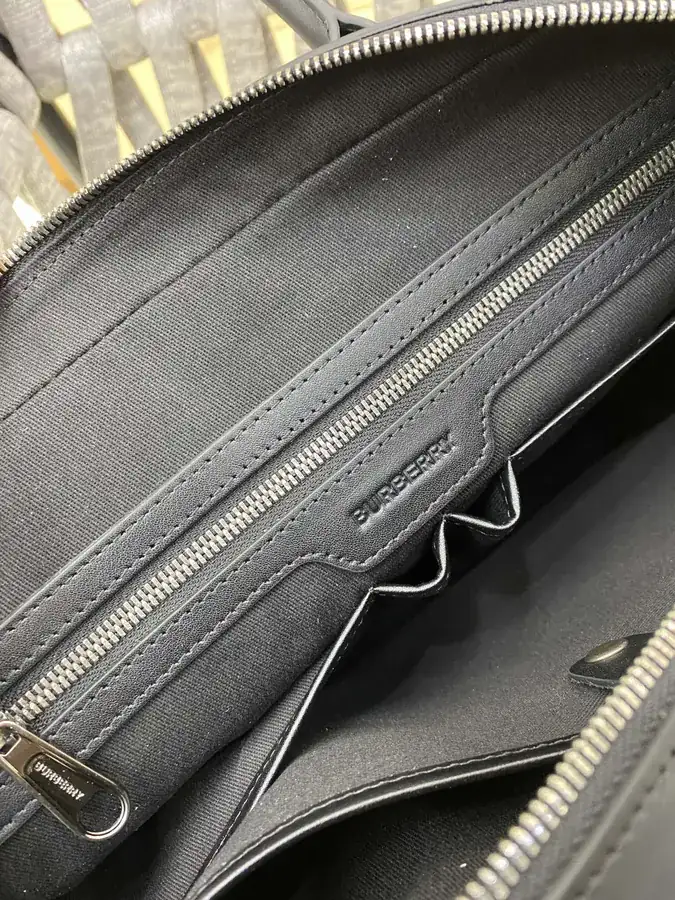 Burberry New Collection Handbag, Premium Original Quality, Size Description: 38X9X28cm