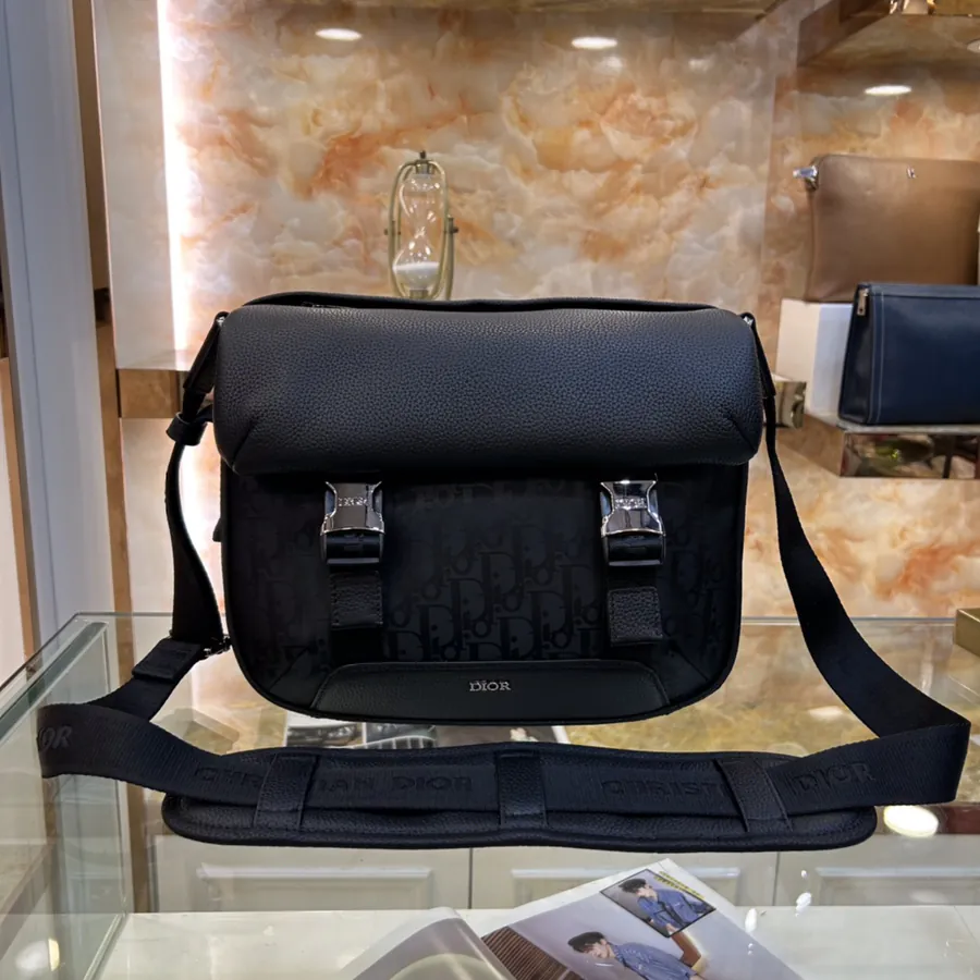 Dior New Messenger Bag Black Grained Calfskin with Zip Pocket