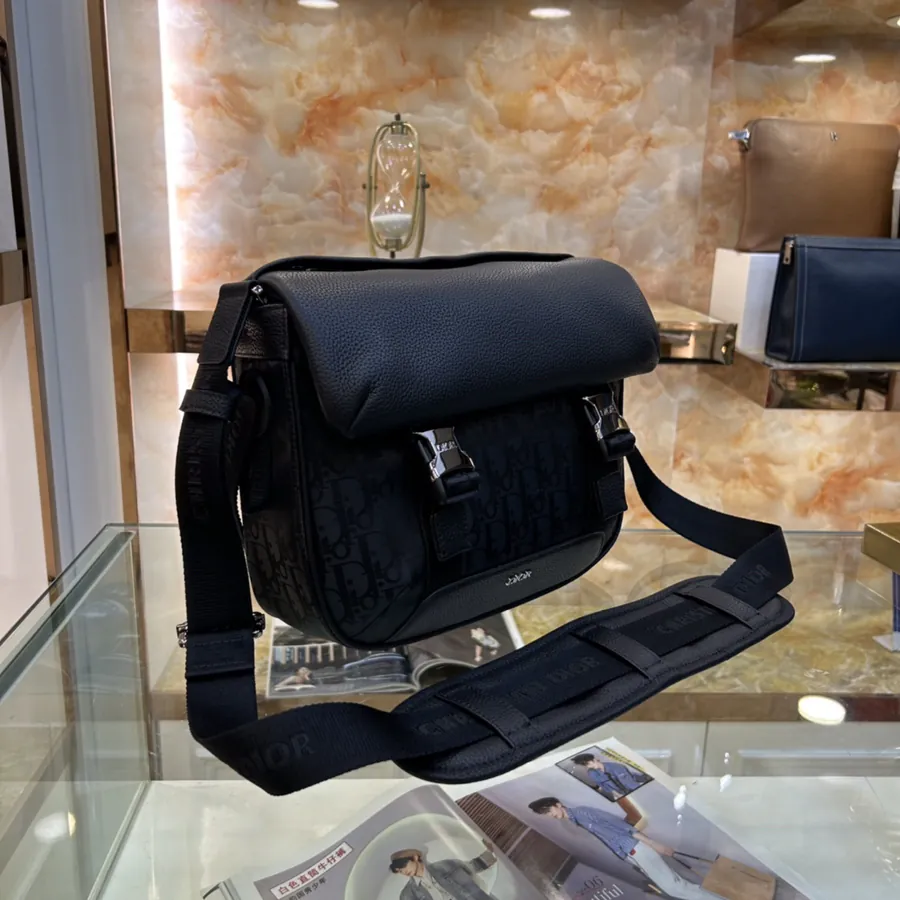 Dior New Messenger Bag Black Grained Calfskin with Zip Pocket
