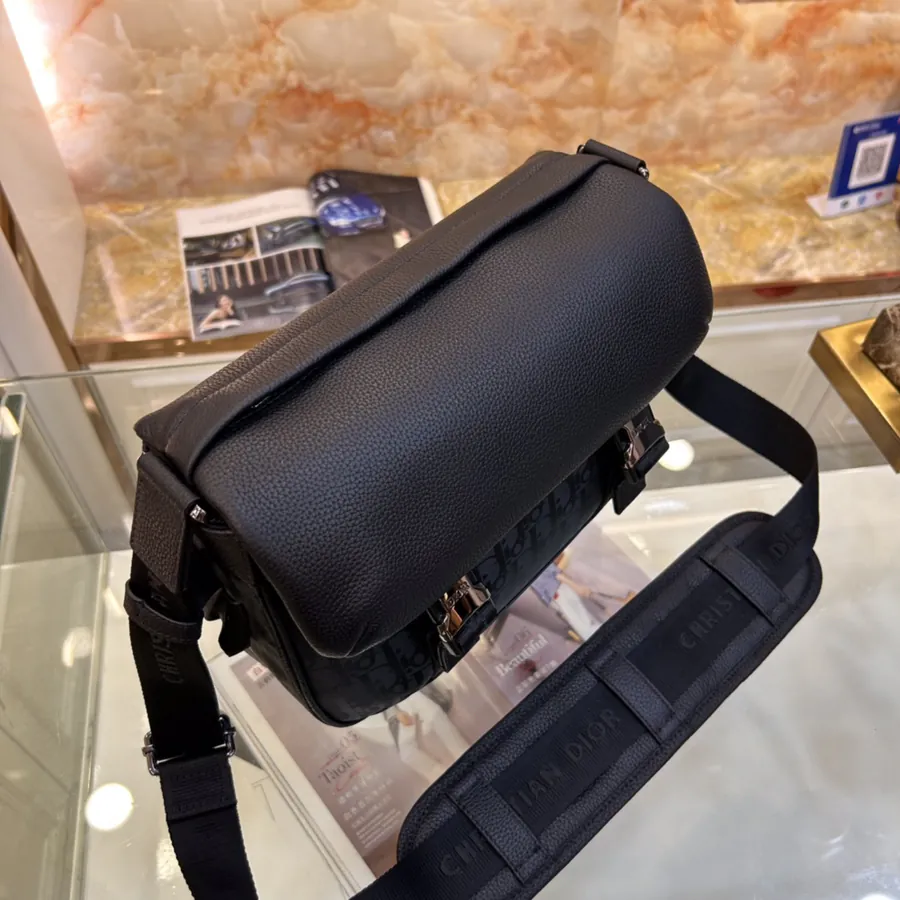 Dior New Messenger Bag Black Grained Calfskin with Zip Pocket