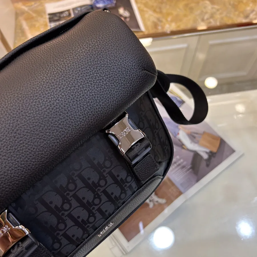 Dior New Messenger Bag Black Grained Calfskin with Zip Pocket