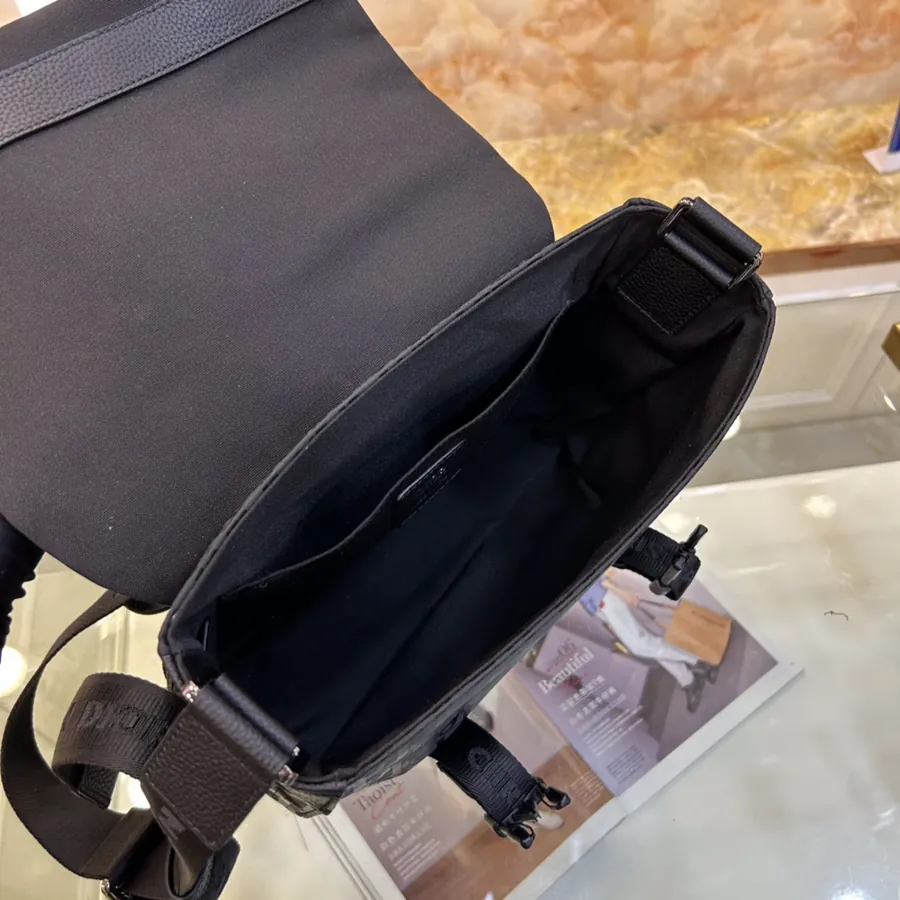 Dior New Messenger Bag Black Grained Calfskin with Zip Pocket