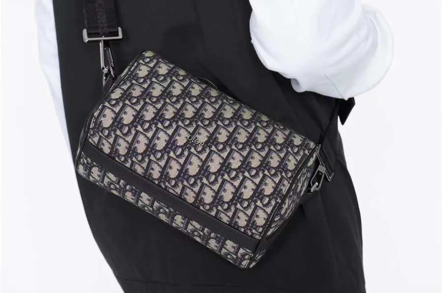 Lingot Messenger Bag Black Canvas with Diamond Pattern
