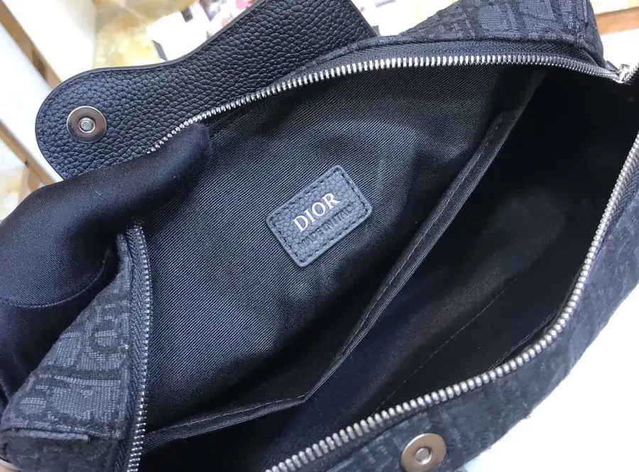 Dior Lingot Messenger Bag Modern Design, Stylish and Practical