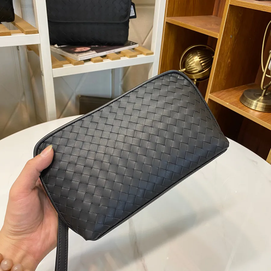 P320 BV Bucket Bag in Black