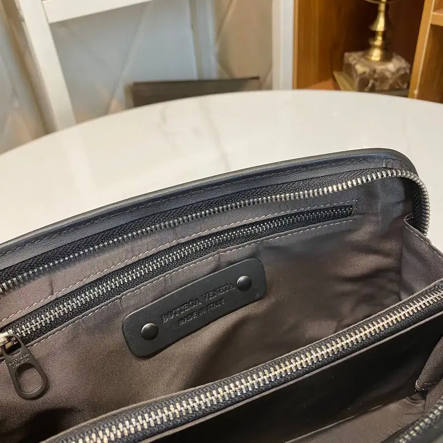 P320 BV Bucket Bag in Black