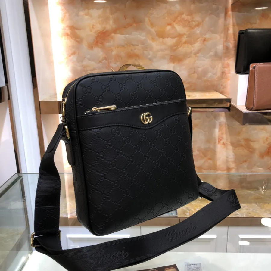 G Brand Bucket Bag with Premium Leather and Elegant Hardware