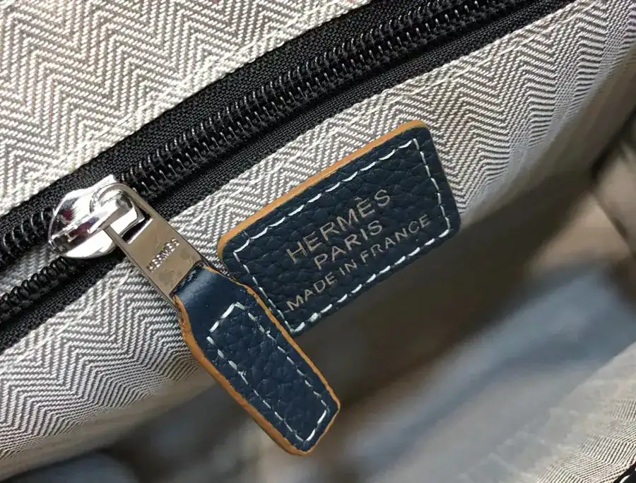 A💰400 H家 Latest Trend Crossbody Bag