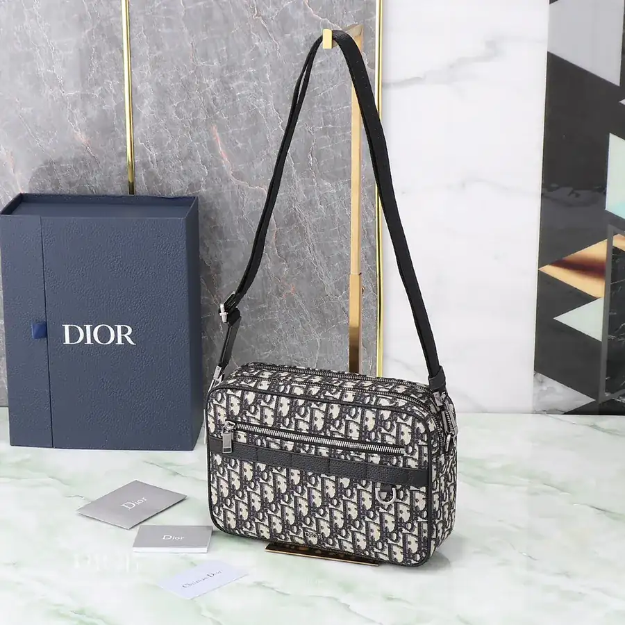 Safari Handbag 2023 Winter Menswear Collection