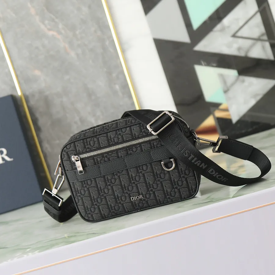 Safari Messenger Bag Practical and Compact, Perfect for Daily Use