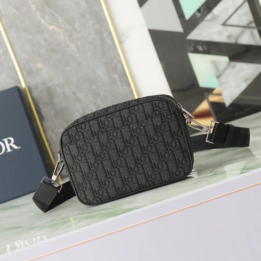 Safari Messenger Bag Practical and Compact, Perfect for Daily Use