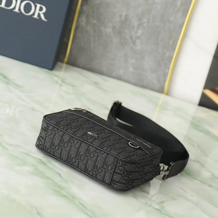 Safari Messenger Bag Practical and Compact, Perfect for Daily Use
