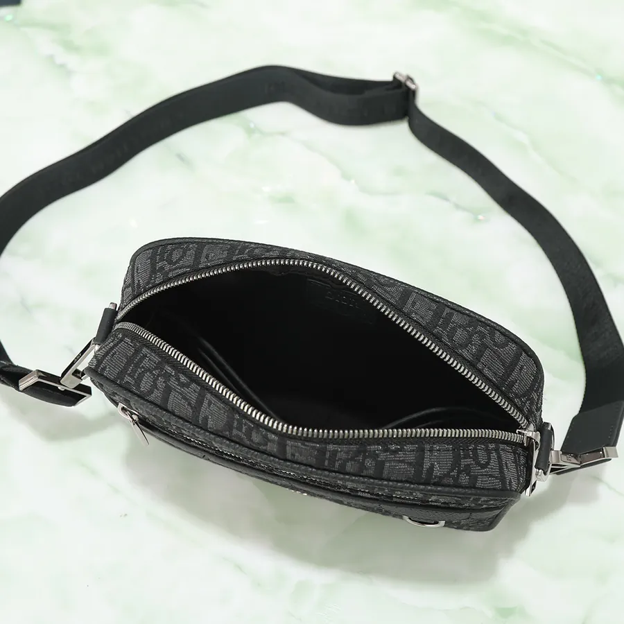 Safari Messenger Bag Practical and Compact, Perfect for Daily Use