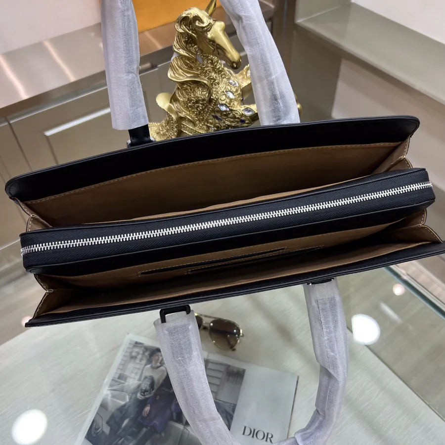 LOUIS VUITTON New Briefcase Elegant Design, Premium Quality