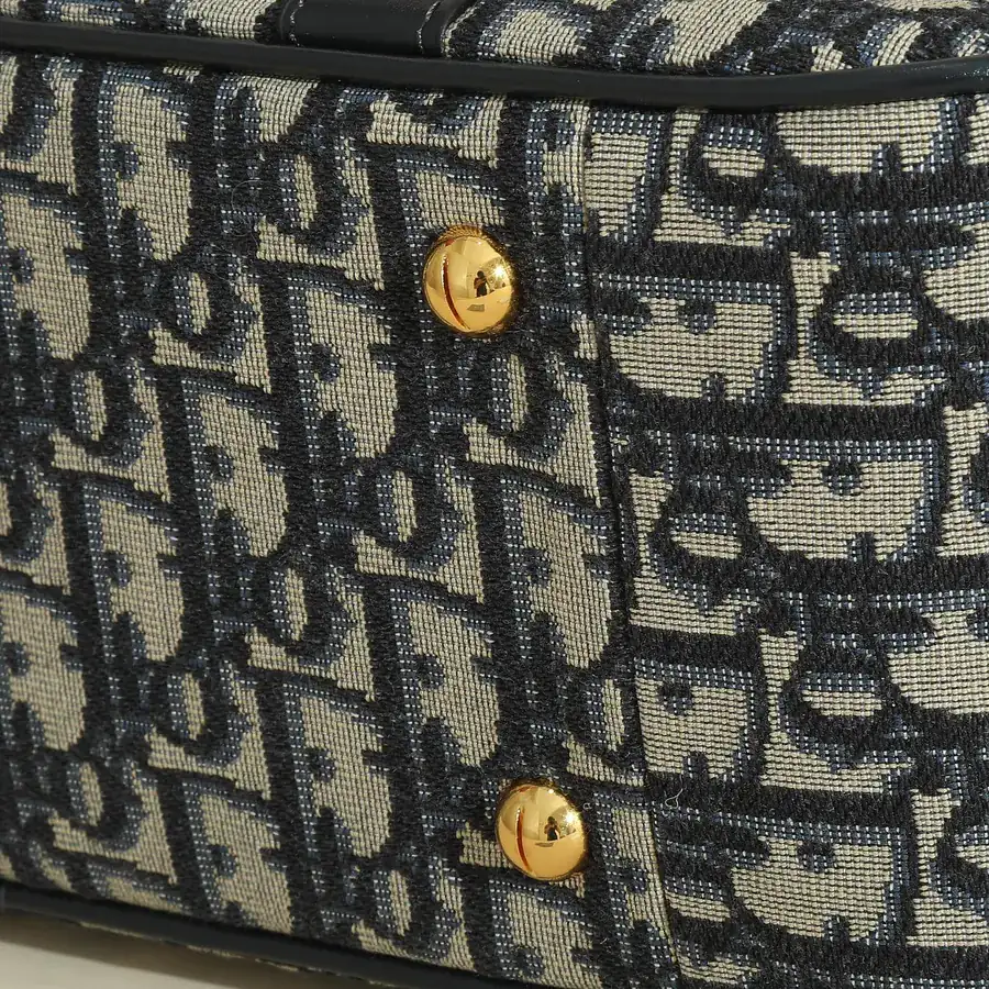 D Vibe Bowling Bag Large Sporty and Minimalist Design