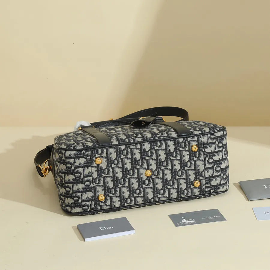 D Vibe Bowling Bag Large Sporty and Minimalist Design