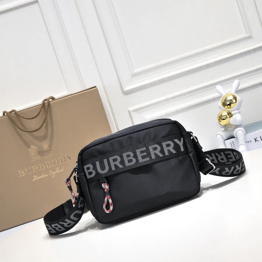 B Brand New Men's Vintage Patchwork Retro Pattern Crossbody