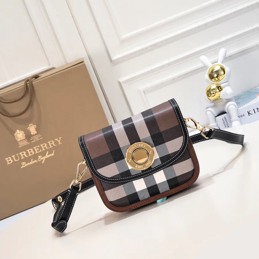 Burberry New Tote Bag with Grained Leather and Classic Pattern