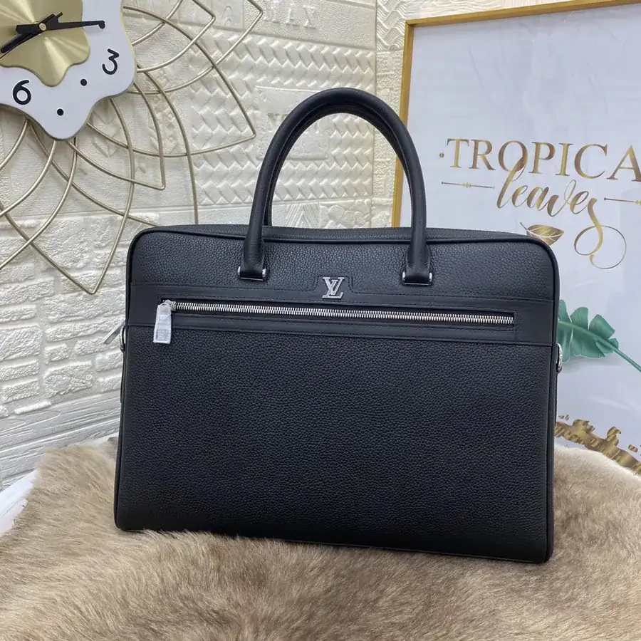 LV Louis Vuitton Bucket Bag in Grained Calfskin