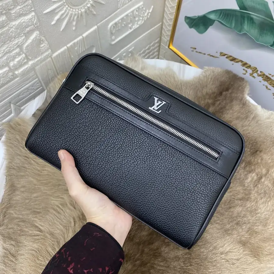 LV Louis Vuitton Bucket Bag in Grained Calfskin