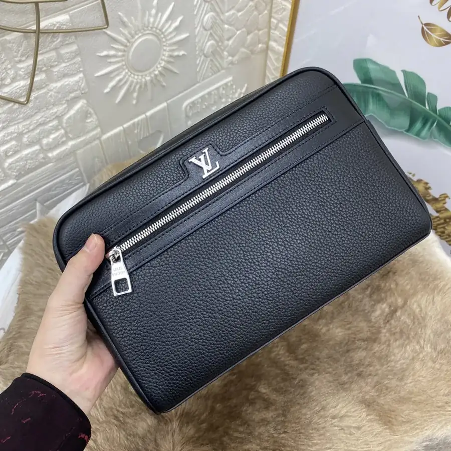 LV Louis Vuitton Bucket Bag in Grained Calfskin