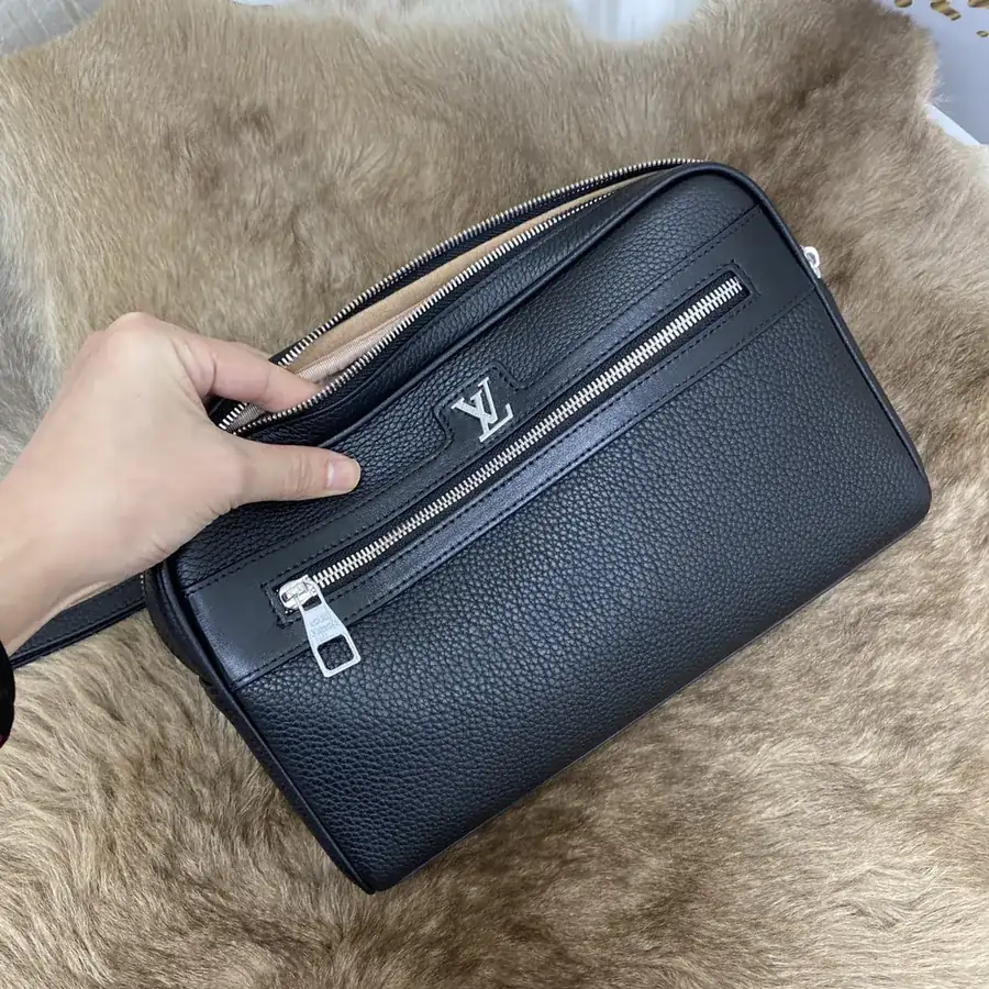 LV Louis Vuitton Bucket Bag in Grained Calfskin