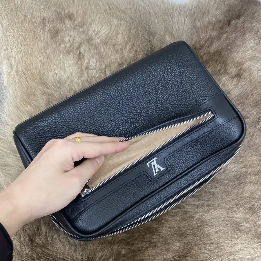 LV Louis Vuitton Bucket Bag in Grained Calfskin