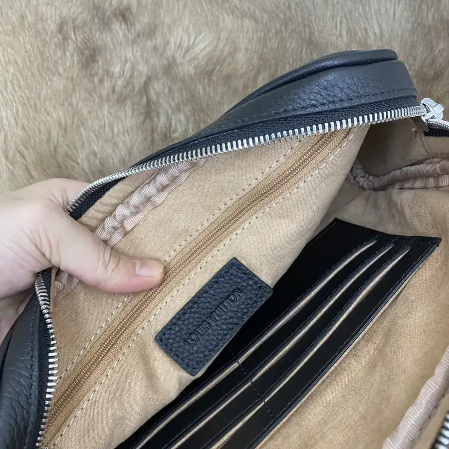LV Louis Vuitton Bucket Bag in Grained Calfskin