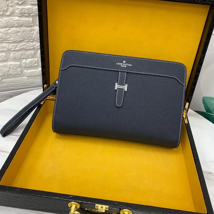 L Brand New Leisure Handbag