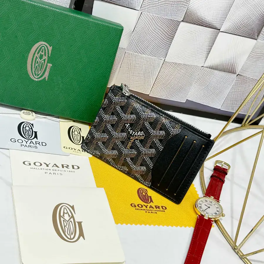 Goya Bourbon Zip Wallet with Practical Design