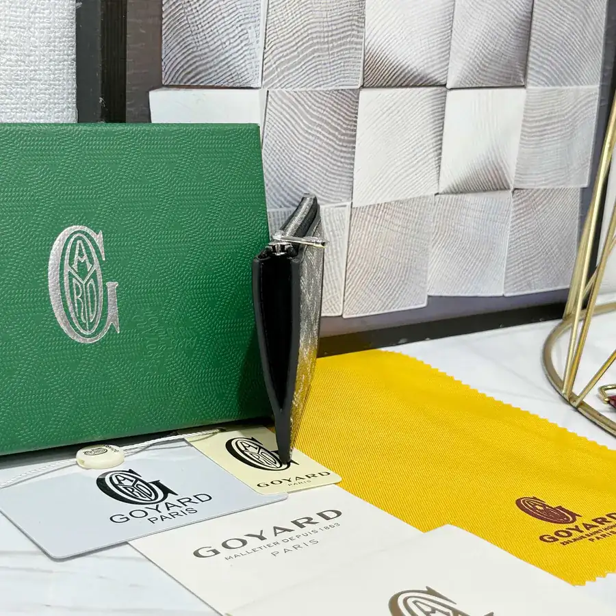 Goya Bourbon Zip Wallet with Practical Design